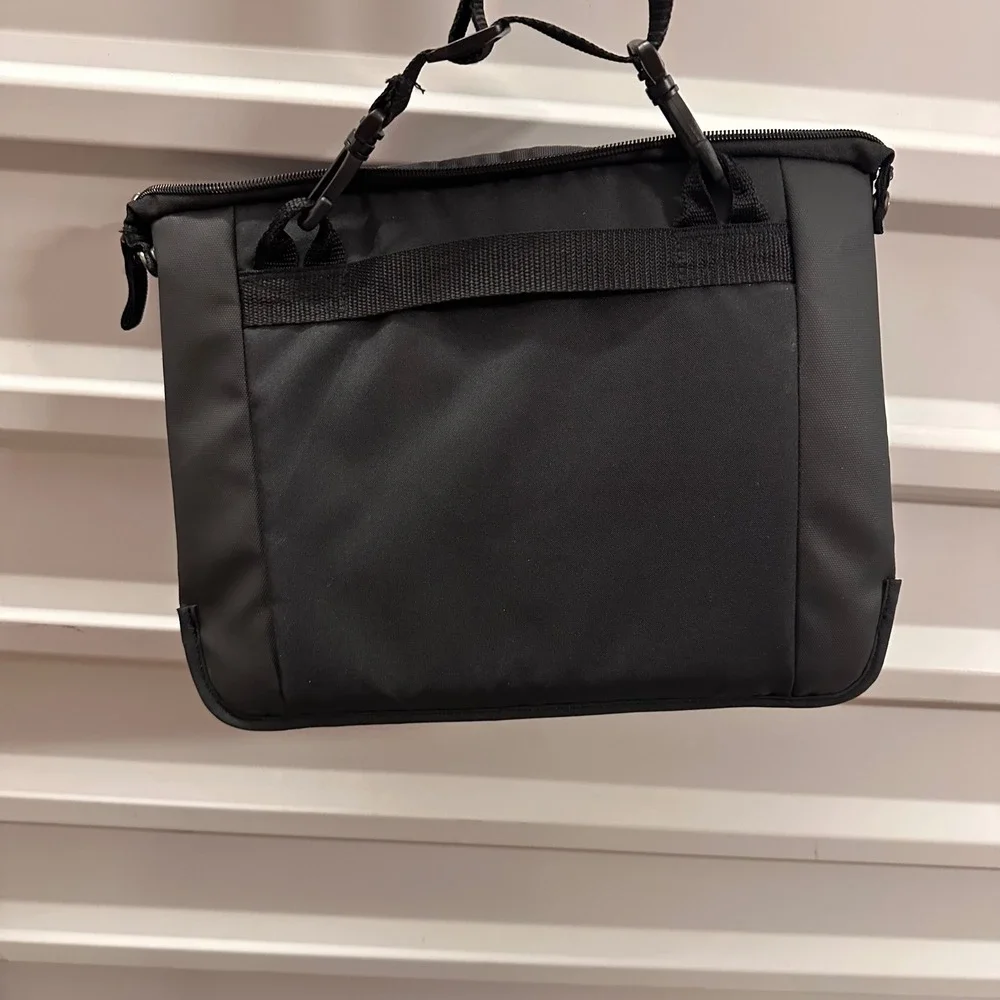 Case Logic Laptop‎ Messenger Bag Adjustable Strap Black Commuter 13 in L 8 in H